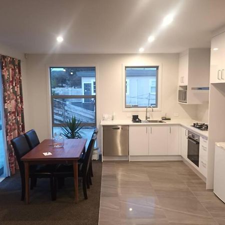 Entire House - Brand New 2 Bedroom House Lower Hutt Bagian luar foto
