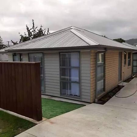 Entire House - Brand New 2 Bedroom House Lower Hutt Bagian luar foto