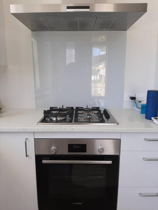 Entire House - Brand New 2 Bedroom House Lower Hutt Bagian luar foto