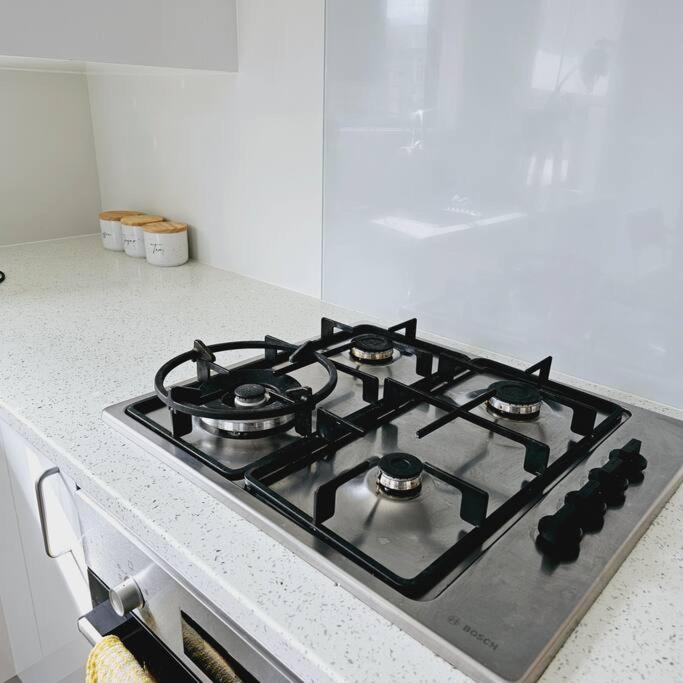 Entire House - Brand New 2 Bedroom House Lower Hutt Bagian luar foto