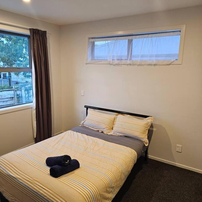Entire House - Brand New 2 Bedroom House Lower Hutt Bagian luar foto