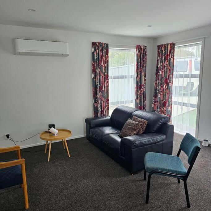 Entire House - Brand New 2 Bedroom House Lower Hutt Bagian luar foto